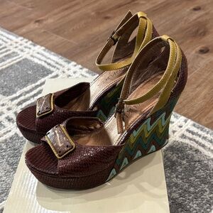 Coconuts by Matisse Textured Brown and Zigzag Wedges
